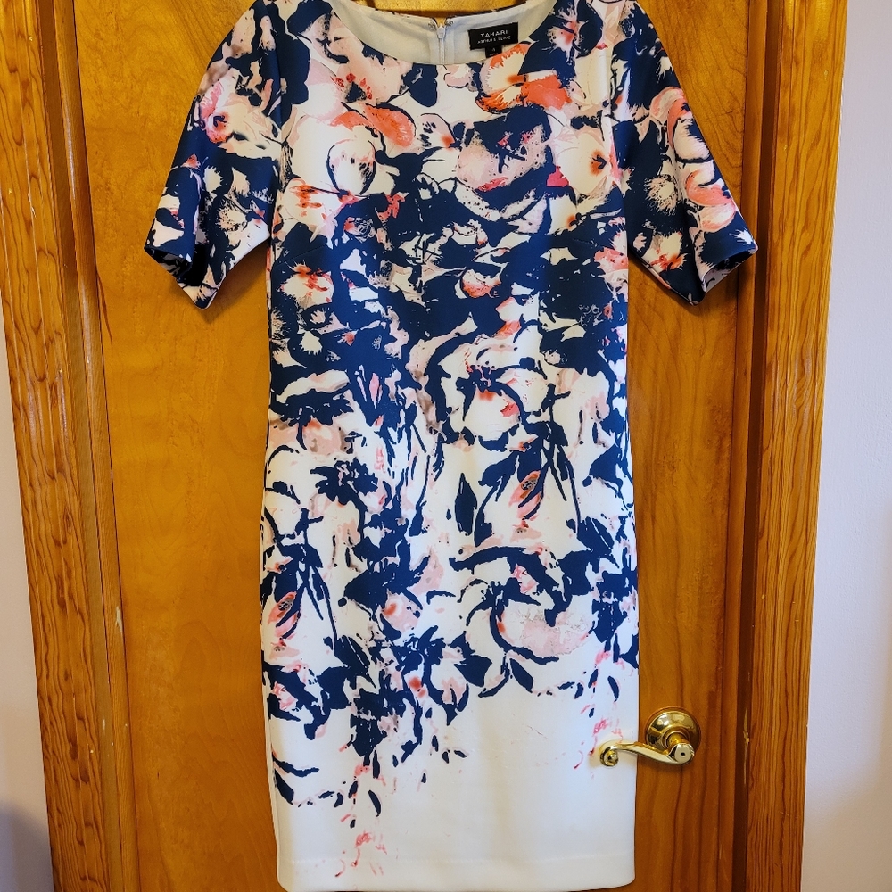 Tahari BodyCon 3/4 Sleeve Drrss